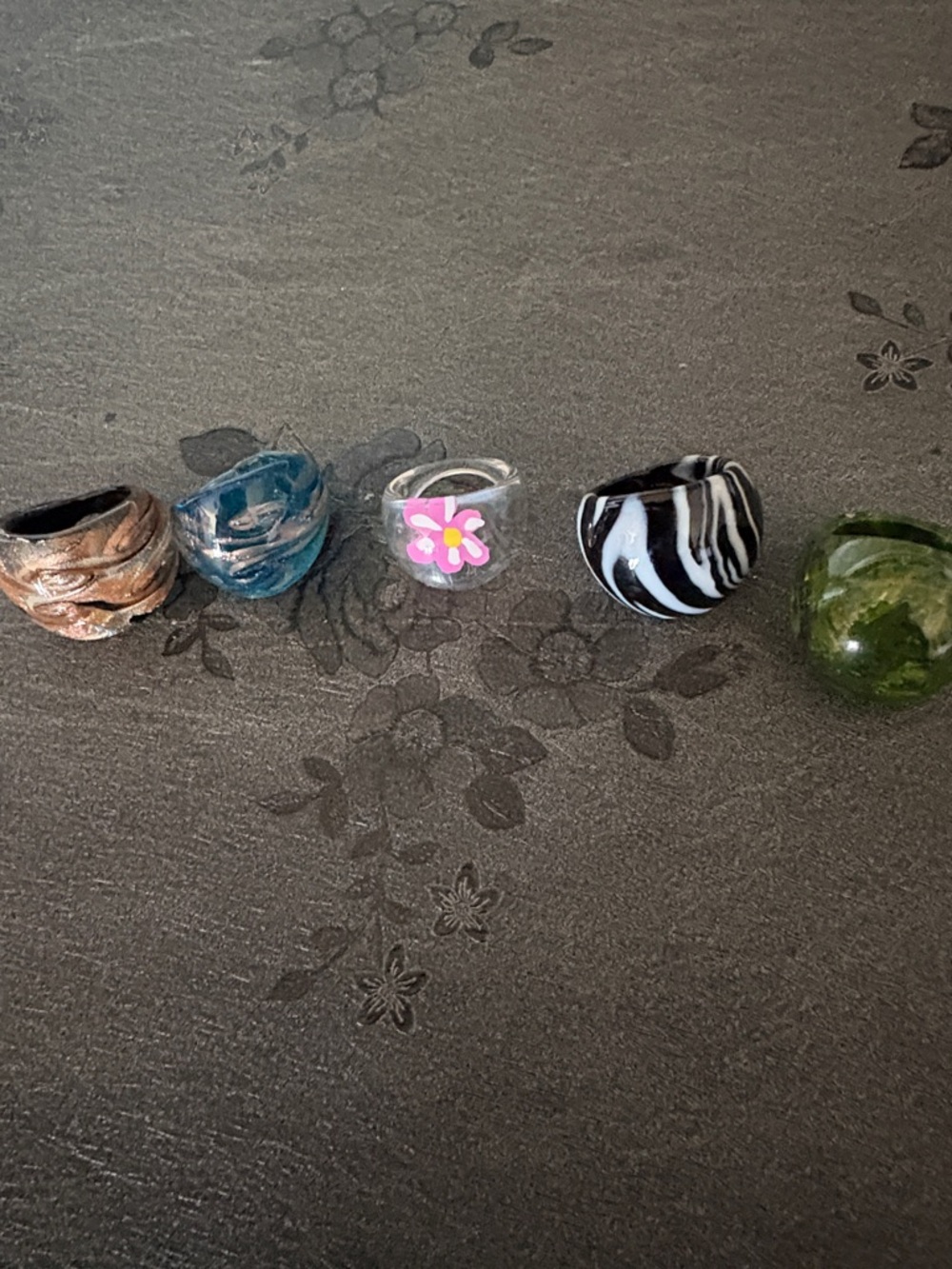 VINTAGE LOT OF SIX VARIOUS DOME-SHAPED RINGS